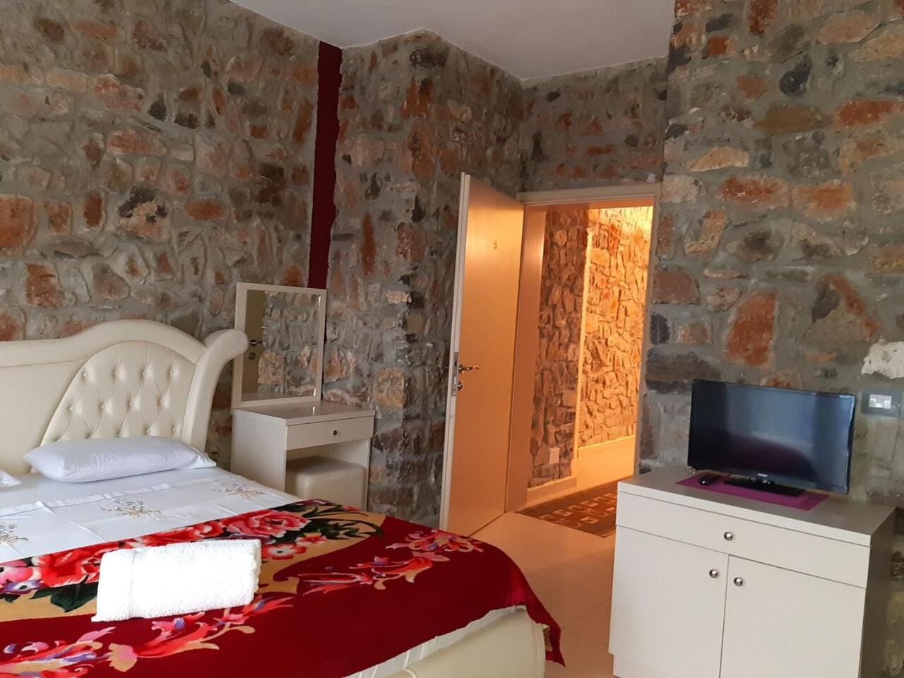 Hotel Villa Stone Dream Bar Restaurant Udenisht Buitenkant foto