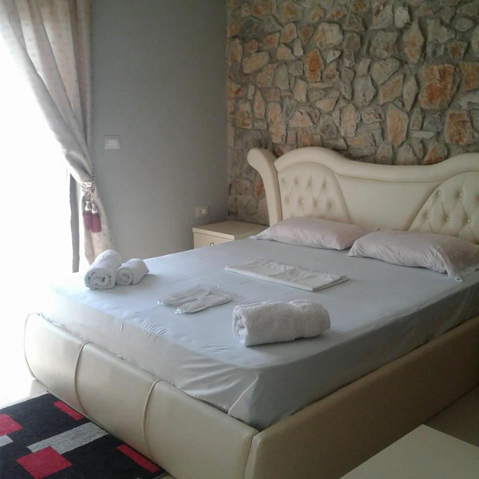 Hotel Villa Stone Dream Bar Restaurant Udenisht Buitenkant foto