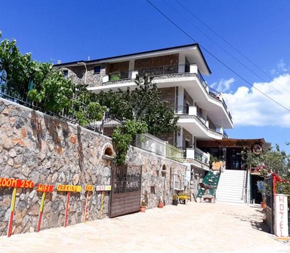 Hotel Villa Stone Dream Bar Restaurant Udenisht Buitenkant foto